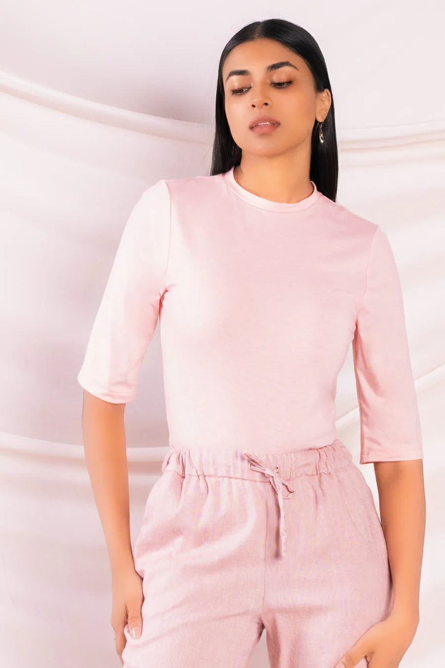 BASIC ROUND NECK TEE