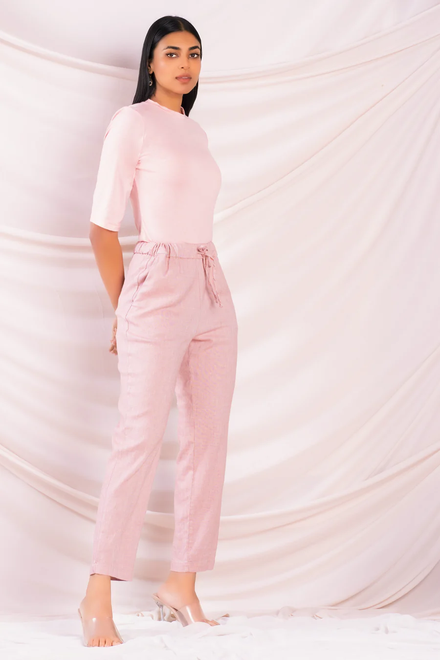 BASIC ROUND NECK TEE
